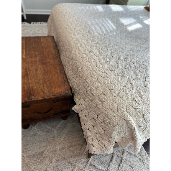 Vintage Crochet Coverlet - Picture 7 of 9